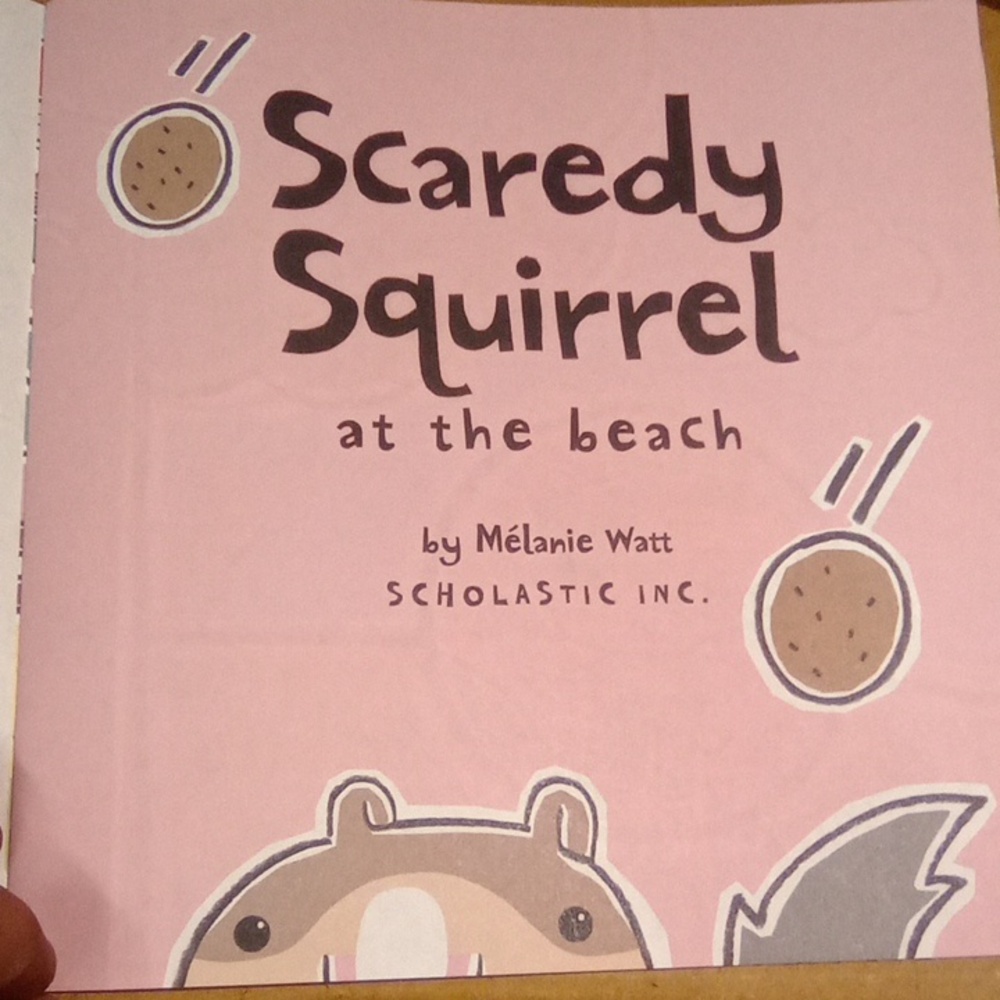 Scholastic Scaredy Squirrel at the beach 16/pgs - Picture 1 of 9